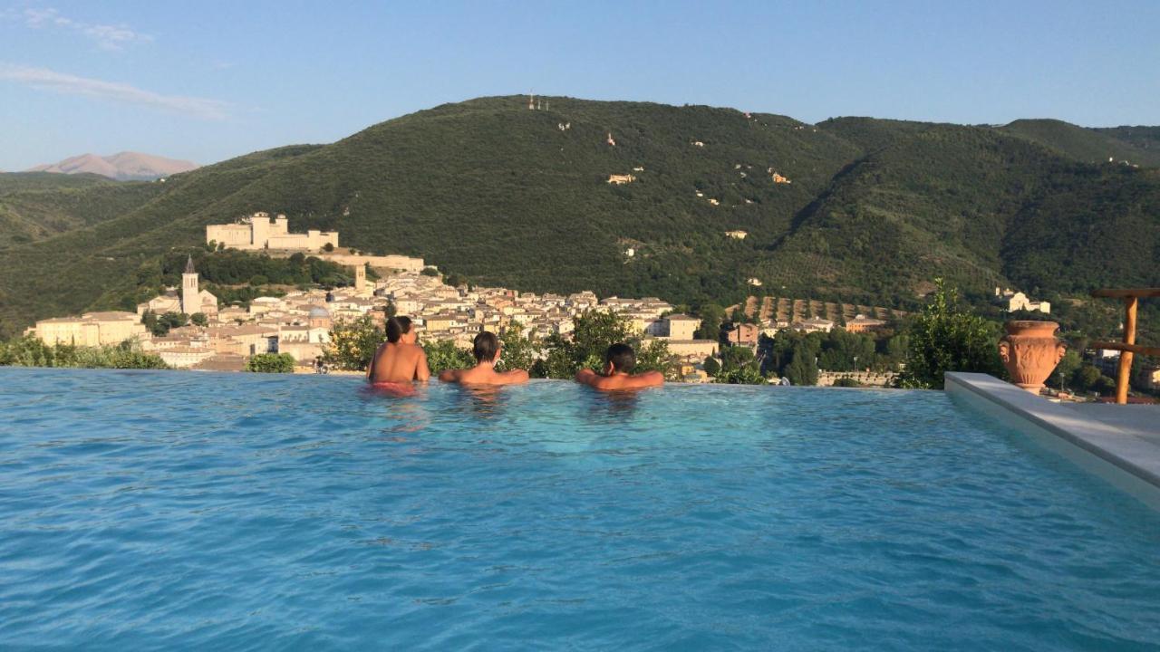 Agriturismo Collerisana 斯波莱托 外观 照片